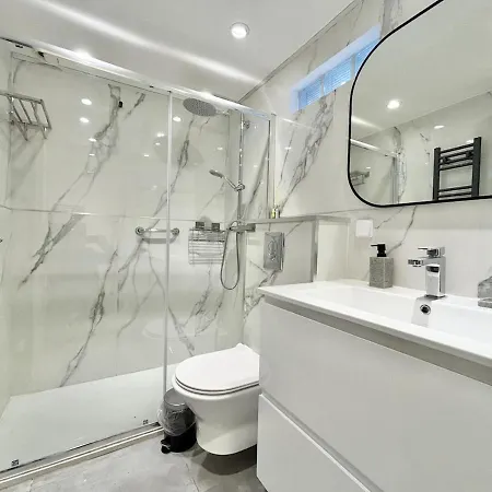One Bedroom - 8d1 *